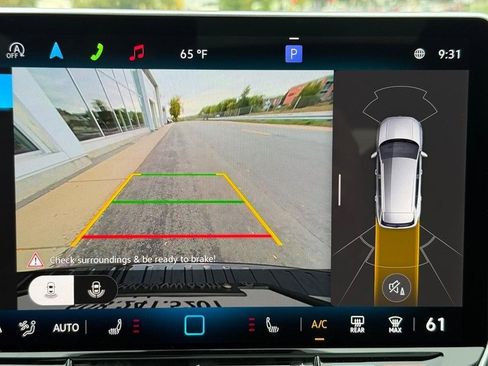 New 2025 Volkswagen Tiguan SE R-Line image 13