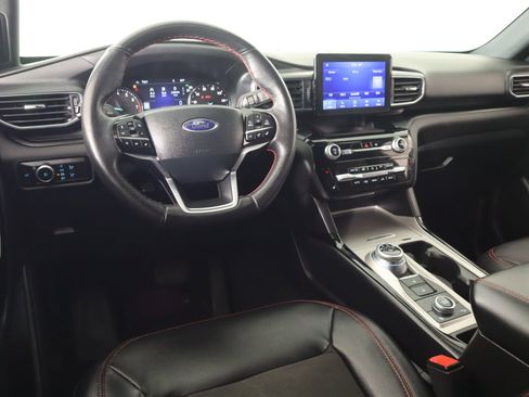 Used 2023 Ford Explorer ST-Line image 2