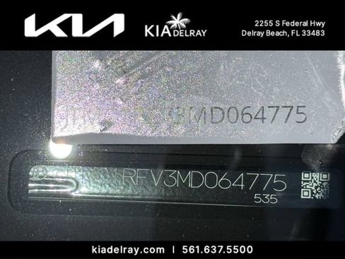 Used 2021 Toyota RAV4 XLE Premium FWD image 5