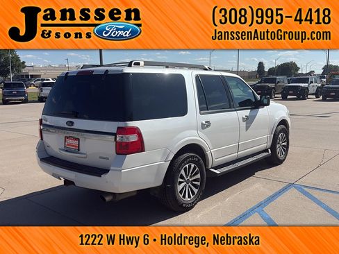 Used 2017 Ford Expedition XLT w/ Equipment Group 202A AWD/4WD image 6