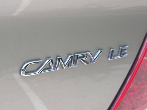 Used 2005 Toyota Camry LE FWD image 30
