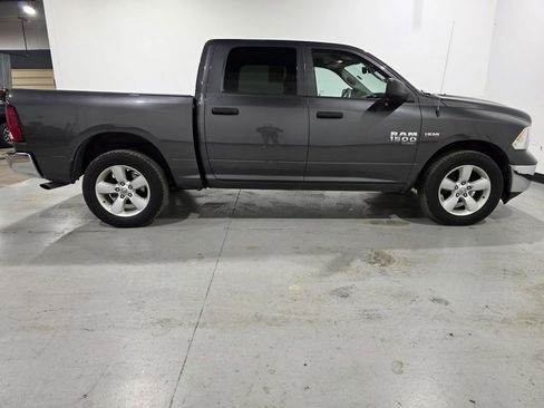 Used 2022 RAM 1500 Classic SLT image 5
