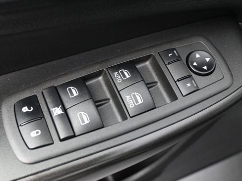 Used 2022 Jeep Cherokee Trailhawk image 4