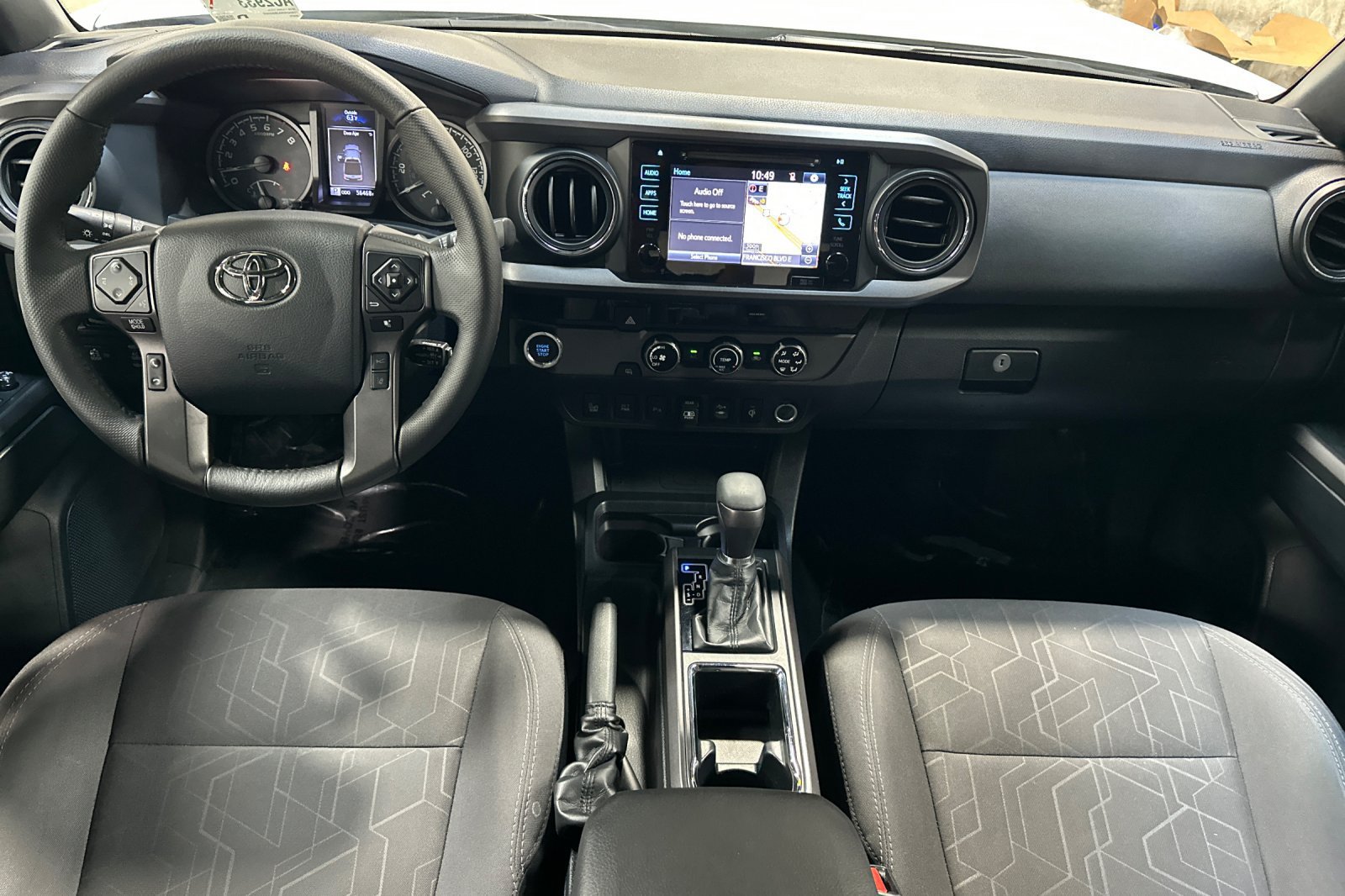 Used 2018 Toyota Tacoma TRD Sport w/ Technology Package RWD image 3