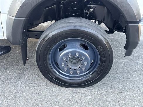 Used 2018 Ford F550 2WD Regular Cab Super Duty image 43