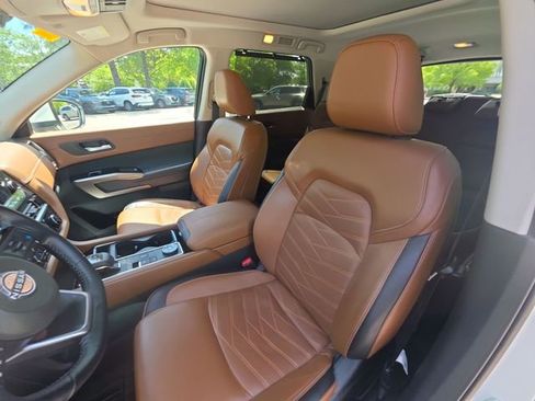 Used 2023 Nissan Pathfinder Platinum AWD/4WD image 11