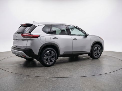 Used 2025 Nissan Rogue SV FWD image 9