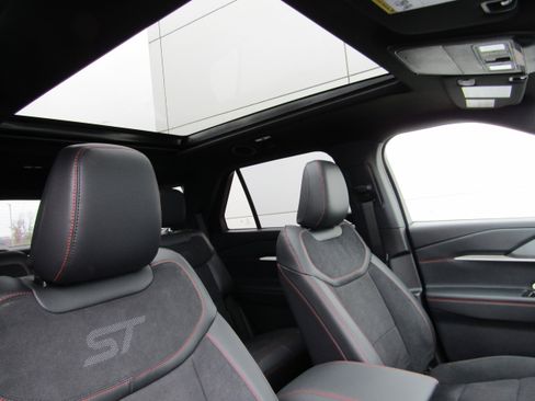 New 2026 Ford Explorer ST image 3