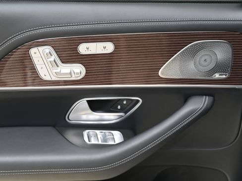 Used 2023 Mercedes-Benz Maybach GLS 600 4MATIC image 38