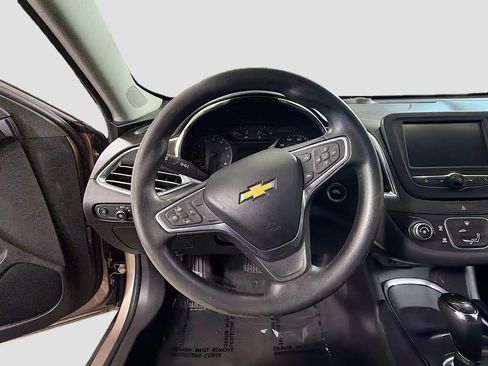 Used 2018 Chevrolet Malibu LT FWD image 13
