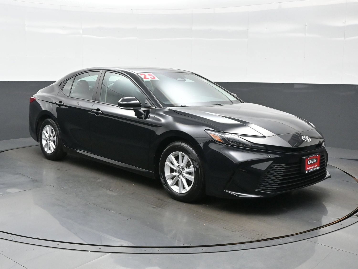 Used 2025 Toyota Camry LE FWD image 8