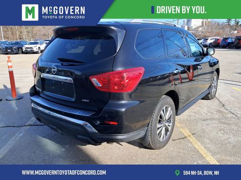 Used 2019 Nissan Pathfinder S image 2