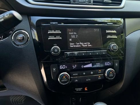 Used 2014 Nissan Rogue SV w/ SV Family Package AWD/4WD image 35