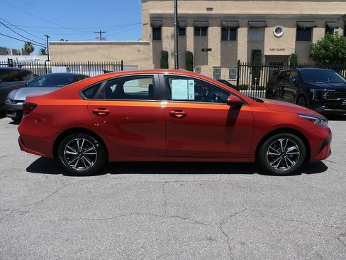 Used 2023 Kia Forte LXS w/ LXS Technology Package FWD image 3