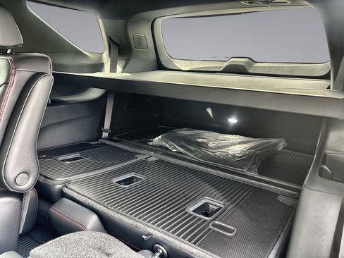 New 2026 Chevrolet Traverse RS w/ LPO, Floor Liner Package AWD/4WD image 33