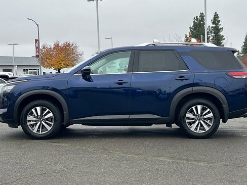 Used 2025 Nissan Pathfinder SL w/ Cargo Package image 9