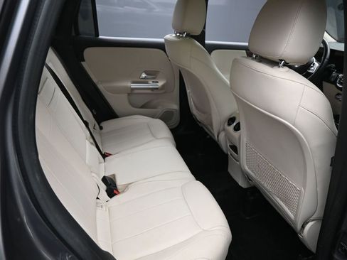 Used 2023 Mercedes-Benz GLA 250 4MATIC image 32