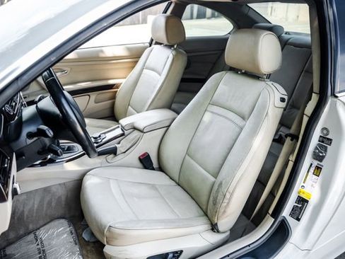 Used 2011 BMW 328i xDrive Coupe AWD/4WD image 4