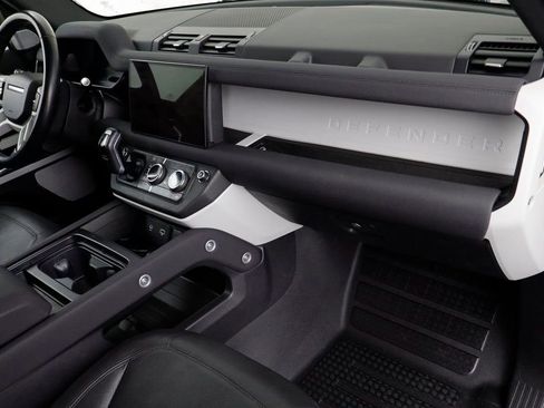 Used 2023 Land Rover Defender 130 SE image 22