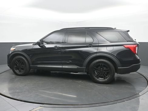 Used 2021 Ford Explorer XLT w/ Equipment Group 202A AWD/4WD image 3
