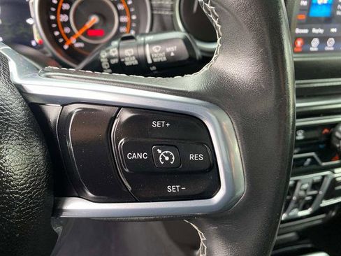 Used 2018 Jeep Wrangler Unlimited Sahara image 18