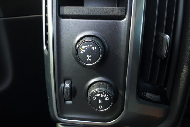 Used 2018 Chevrolet Silverado 1500 LTZ AWD/4WD image 16
