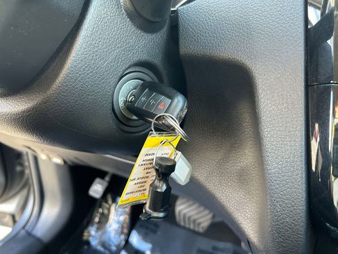 Used 2021 Nissan Rogue Sport S image 17