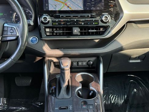 Certified 2020 Toyota Highlander Platinum AWD/4WD image 18