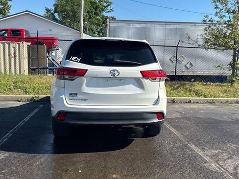 Used 2018 Toyota Highlander LE FWD image 5