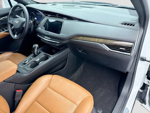 Used 2019 Cadillac XT4 Premium Luxury FWD image 16