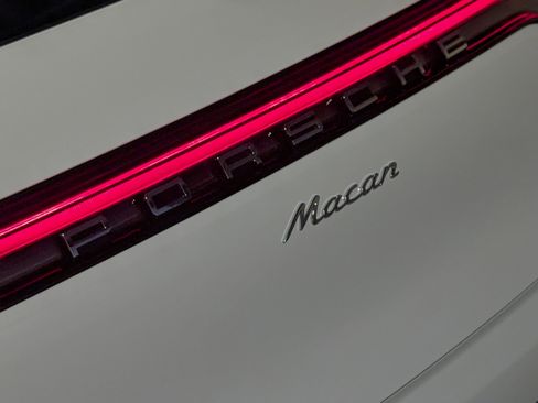 New 2026 Porsche Macan image 13