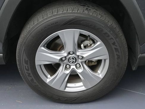Used 2022 Toyota RAV4 XLE AWD/4WD image 6