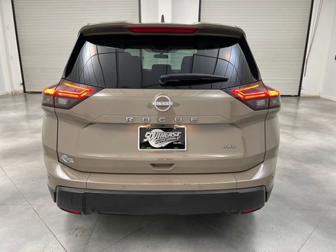 Used 2025 Nissan Rogue SV AWD/4WD image 6