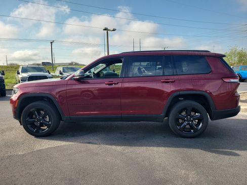Used 2025 Jeep Grand Cherokee L Altitude image 7