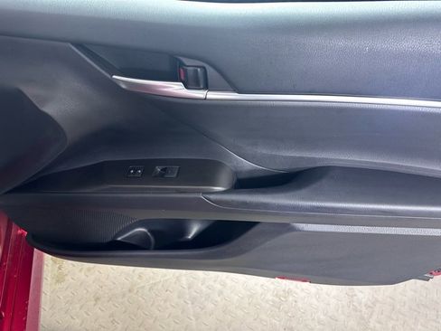 Used 2023 Toyota Camry LE image 9