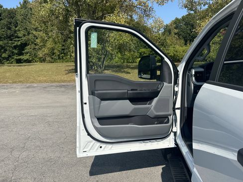 New 2026 Ford F350 XL w/ XL Chrome Package image 21