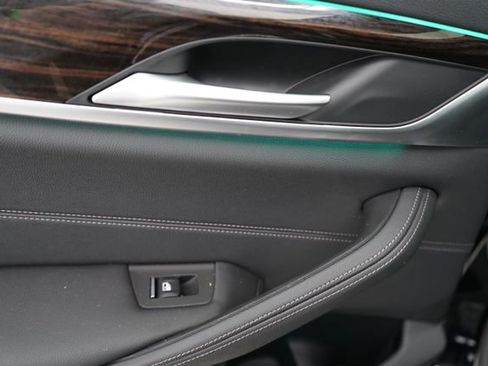 Used 2023 BMW 530e xDrive w/ Convenience Package image 32