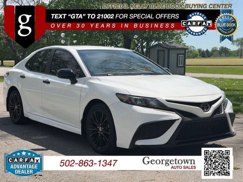 Used 2021 Toyota Camry SE FWD image 1