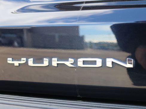 Used 2021 GMC Yukon XL SLT w/ SLT Premium Package image 33