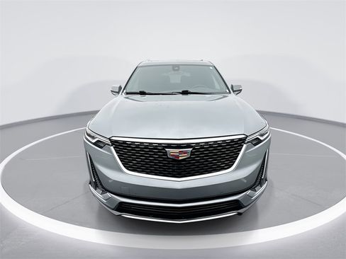 Used 2025 Cadillac XT6 Premium Luxury image 3