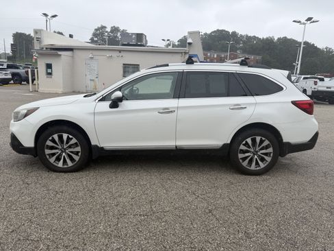 Used 2019 Subaru Outback 2.5i Touring w/ Popular Package #3A AWD/4WD image 4