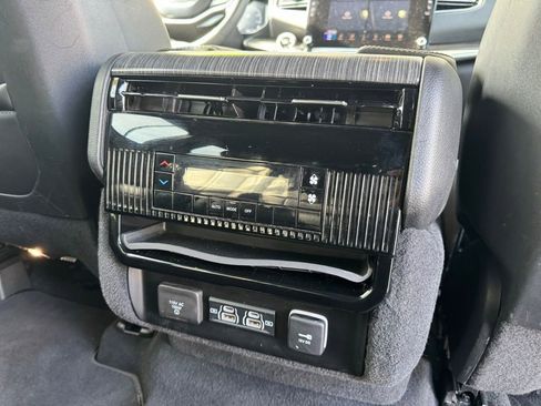 Used 2024 Jeep Wagoneer Series II w/ Flexible Seating Group AWD/4WD image 19