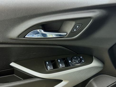 Used 2024 Chevrolet Trax LS w/ LS Convenience Package FWD image 20