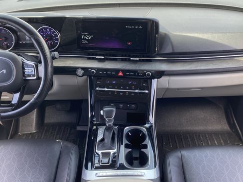 Used 2024 Kia Carnival EX FWD image 13