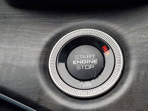 Used 2023 Jeep Grand Cherokee Limited image 29