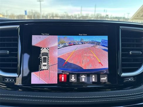 Used 2023 Chrysler Pacifica Limited w/ S Appearance Package image 19