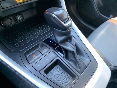 Used 2019 Toyota RAV4 XLE Premium FWD image 25