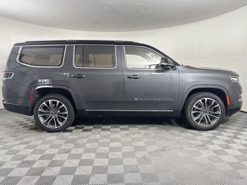 Used 2023 Jeep Grand Wagoneer Series III image 7