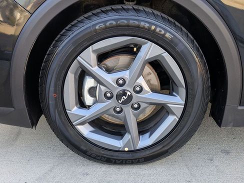 Used 2025 Kia K4 LXS image 31