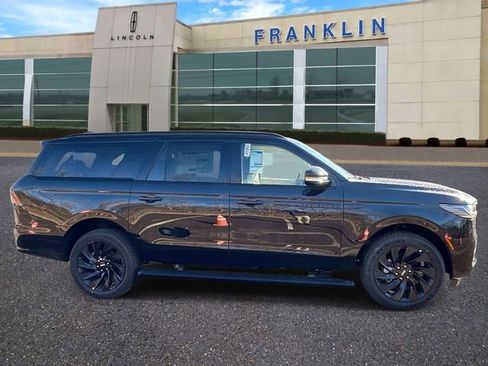 New 2026 Lincoln Navigator L Reserve w/ Jet Appearance Package AWD/4WD image 8